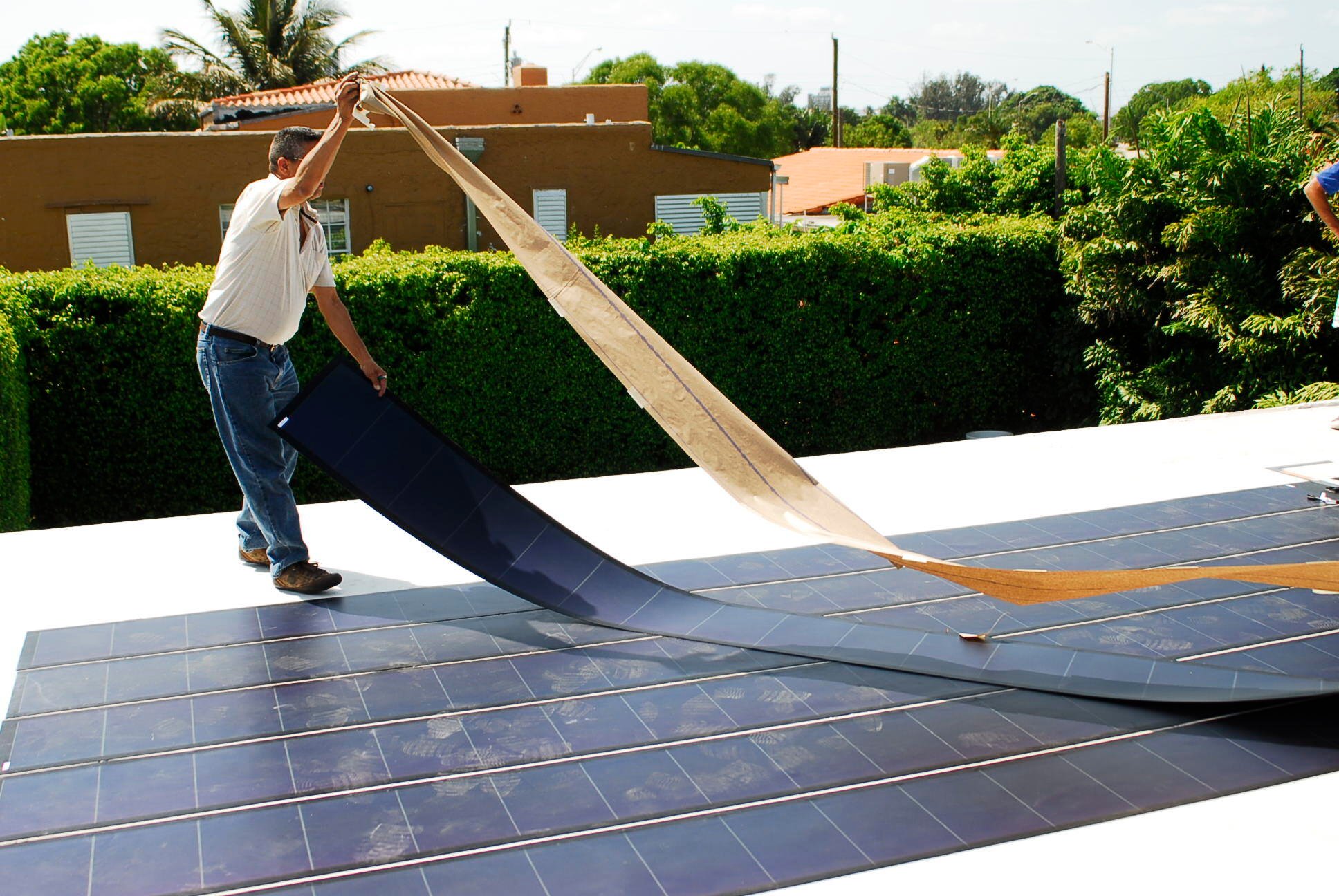 Thin_Film_Flexible_Solar_PV_Installation_2